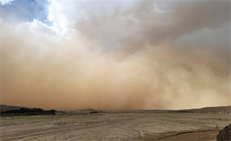 内蒙古沙尘暴如巨型“沙墙” 是什么原因造成的？