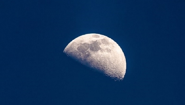 月亮绕地球一圈是多长时间